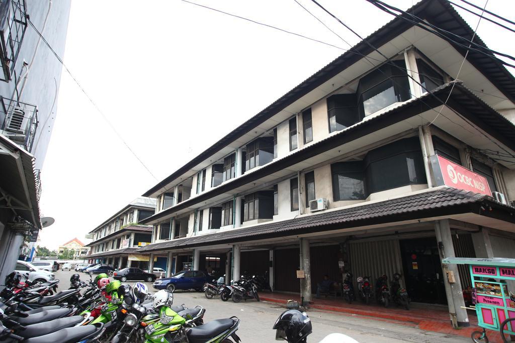 Отель Ds Colive Siliwangi Семаранг Экстерьер фото